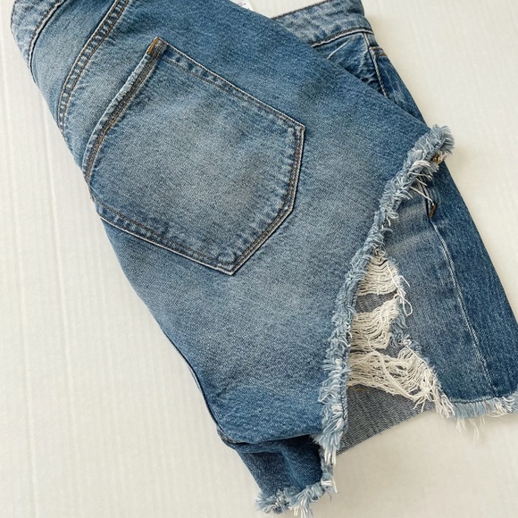 GOOD AMERICAN High Waist Denim Shorts - Picture 6 of 8